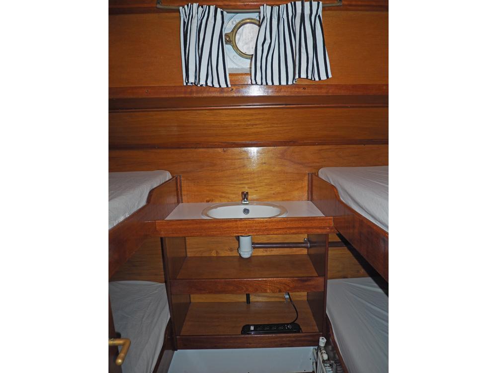 Cabin en avant, H&eacute;bergements